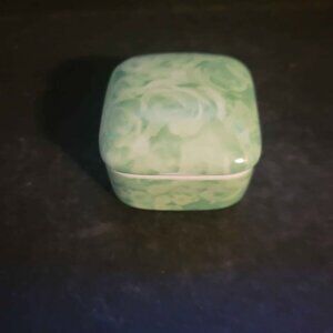 Vintage Oscar de la Renta Ceramic Trinket Box With A Green Rose Design